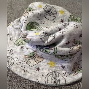 Gray Bucket Hat with Green Baby Yoda Character Print 12-24m GUC Star Wars